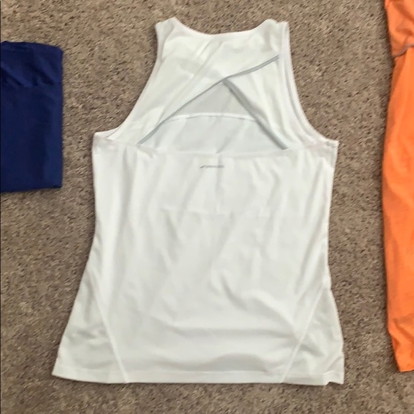 Bundle of 3 workout shirts! - Picture 4 of 7